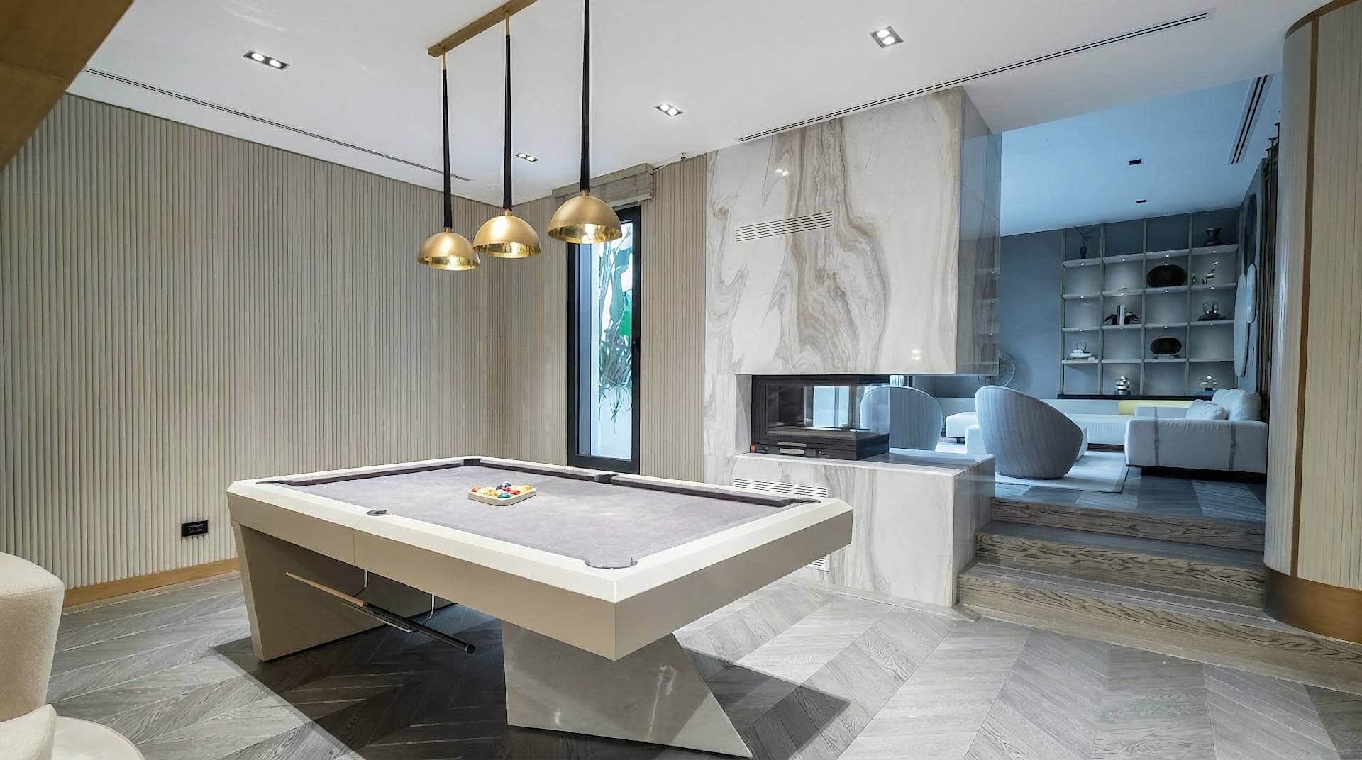 Üç tarafı açık, U tipi modern şömine modelleri.